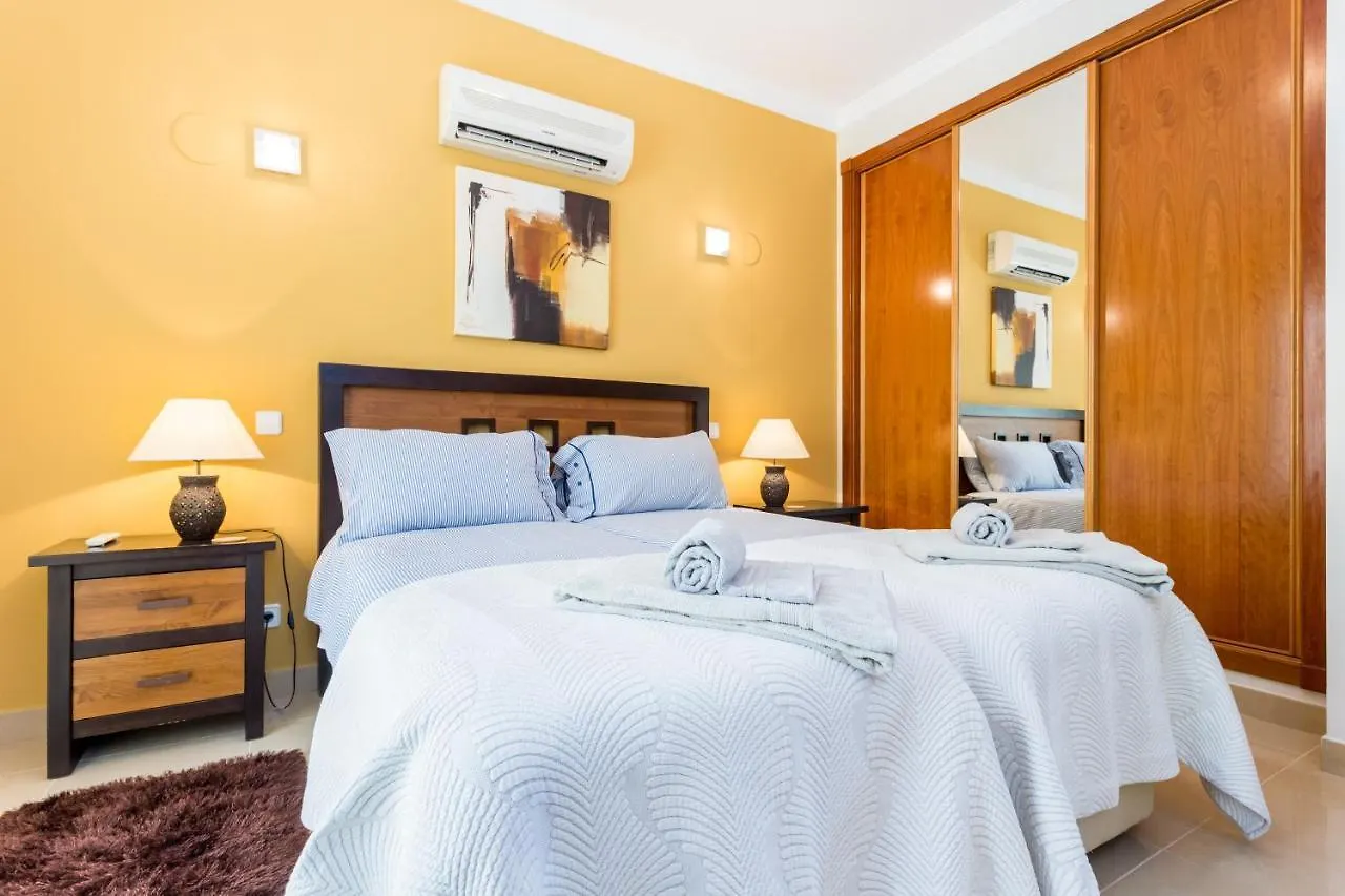 Coolhouses Algarve Luz, 5 Bed Villa & Pool, Casa N 0*,