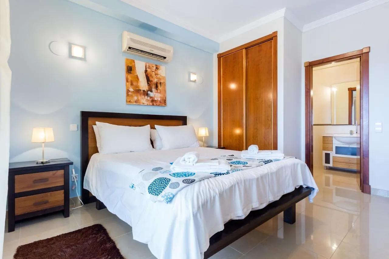 Coolhouses Algarve Luz, 5 Bed Villa & Pool, Casa N