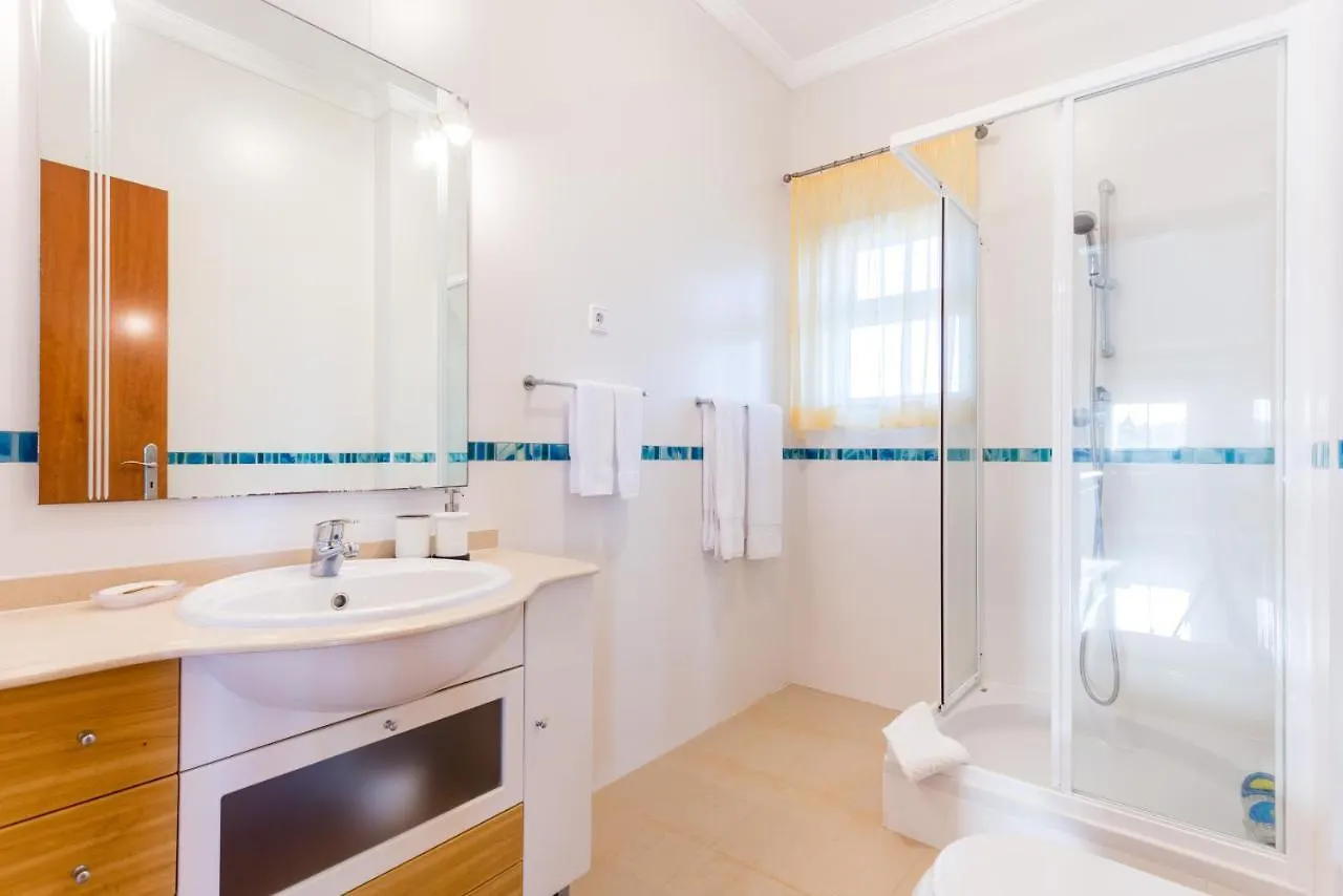 Coolhouses Algarve Luz, 5 Bed Villa & Pool, Casa N 0*,